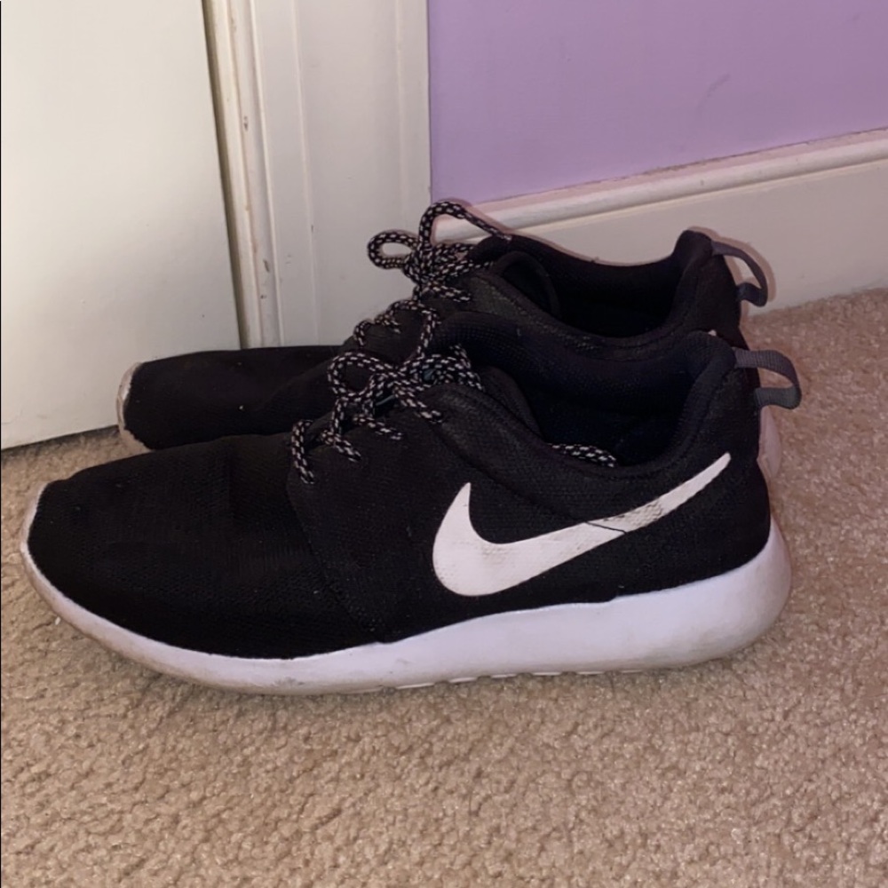 nike roshe runs